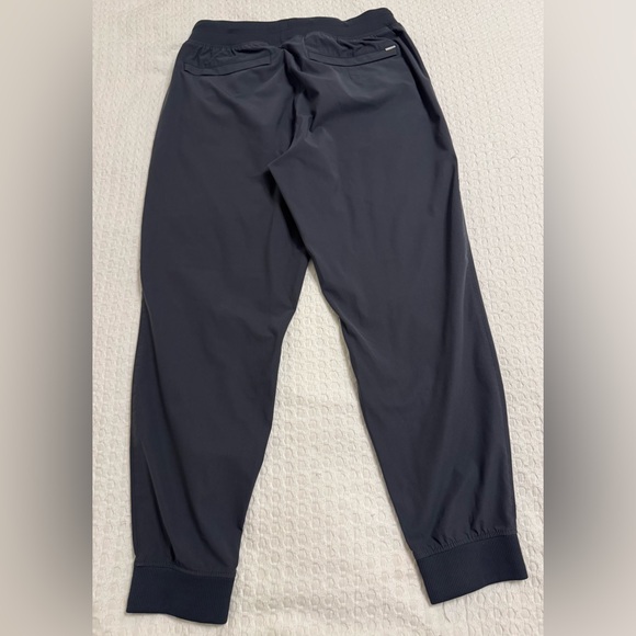 Vuori Men’s Meta Joggers in Charcoal Gray - Picture 2 of 4
